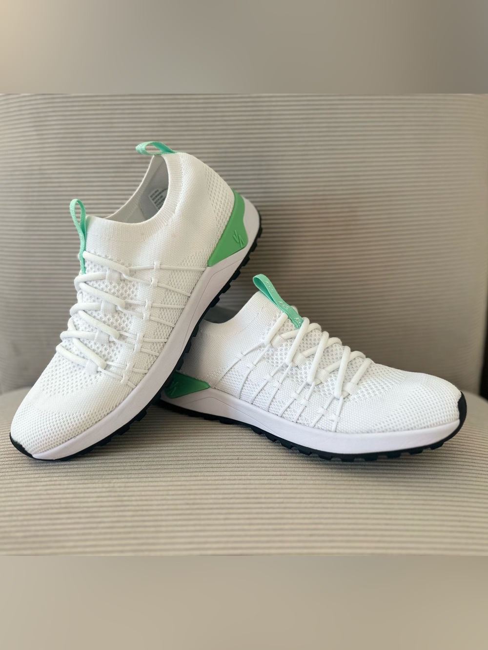 RIVAL Women's Drive sneakers in the White/Mint/White size 9